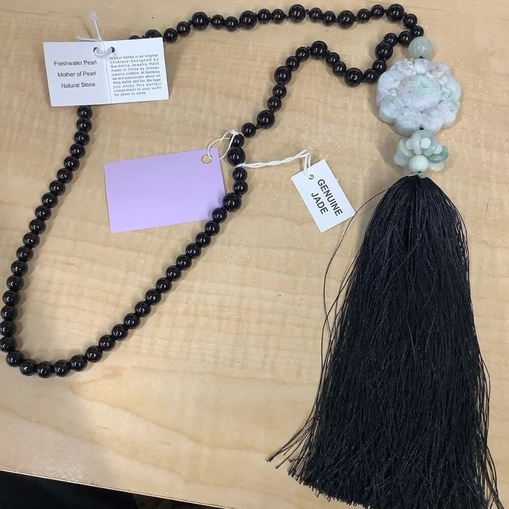 NWT Gorgeous, Multi Shades Of Jade and Pearl Necklace By Gardenia